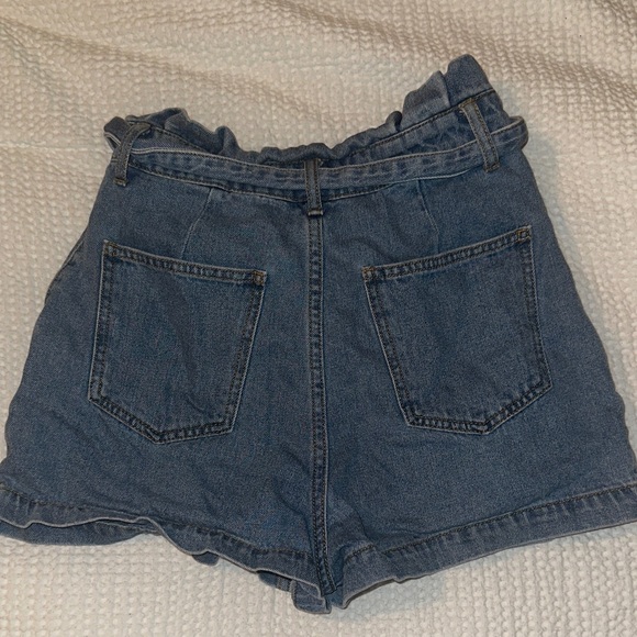 Forever 21 High Waist Blue Denim Shorts with Belt - Picture 3 of 3